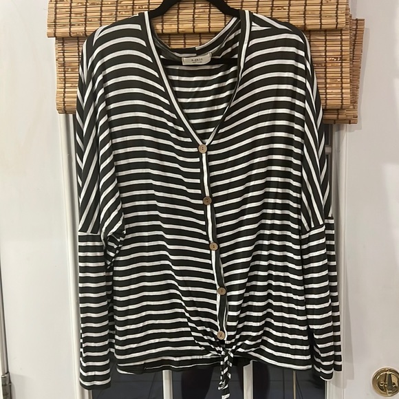 Stripped button down tie shirt - Picture 1 of 2